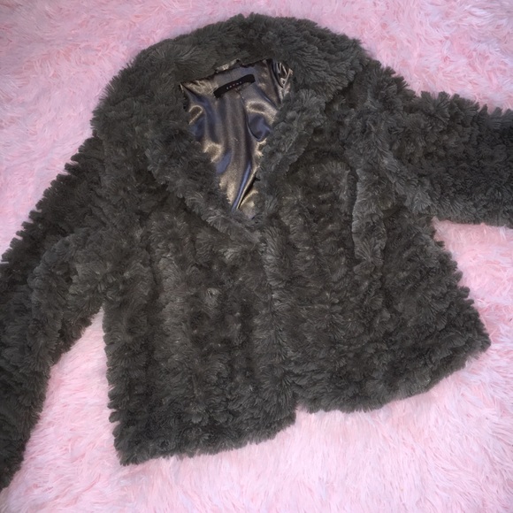 Short fuzzy chocolate brown coat - Picture 1 of 3